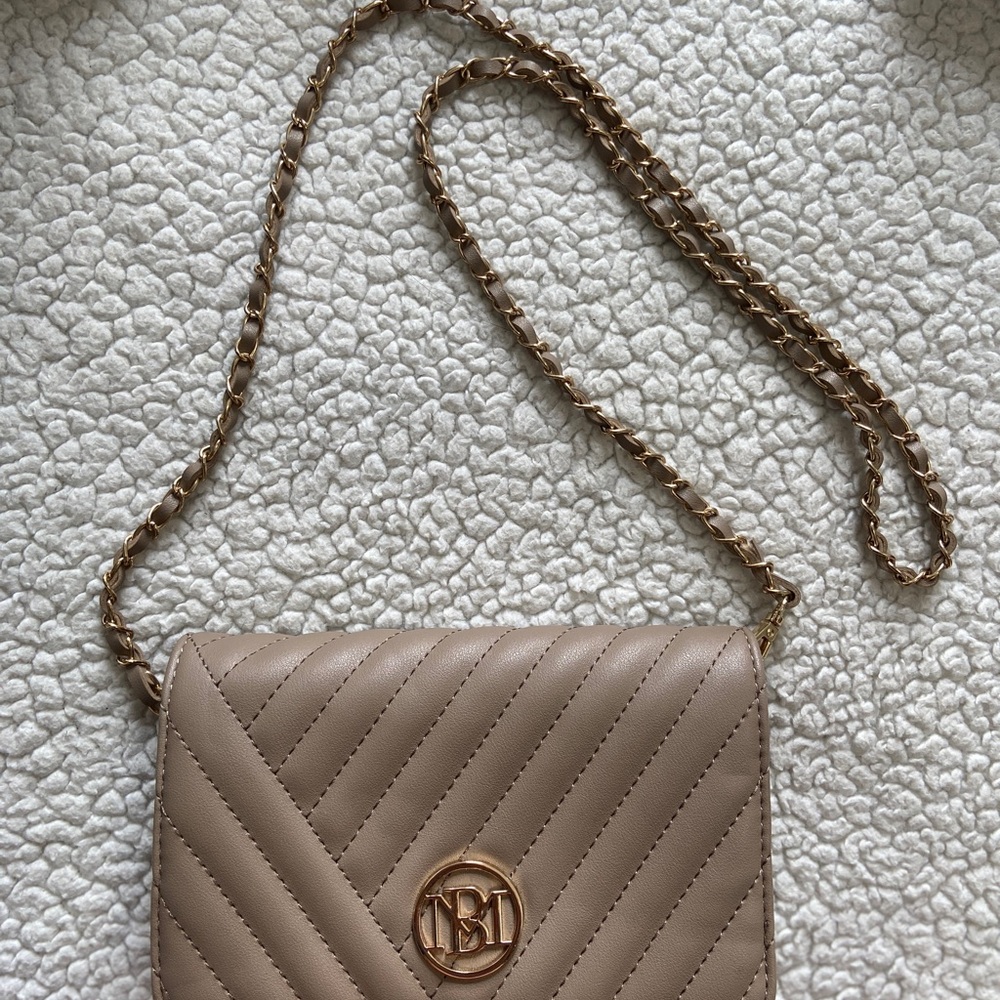 Badgley Mischka Tan and Gold Crossbody Bag with Luxurious Quilting